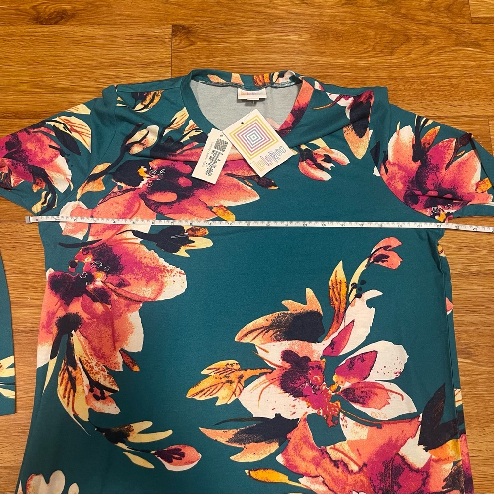 NWT Lularoe Sharon Long Sleeve Top in Green, Pink Floral Print Pattern, Medium - Picture 3 of 6
